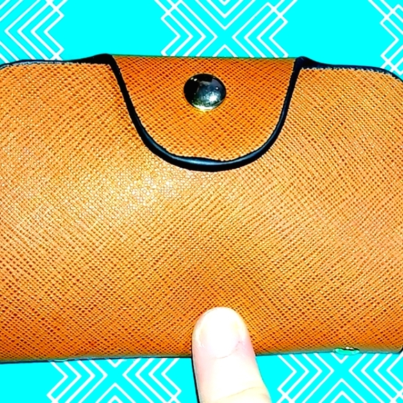 Card holder - Picture 1 of 3